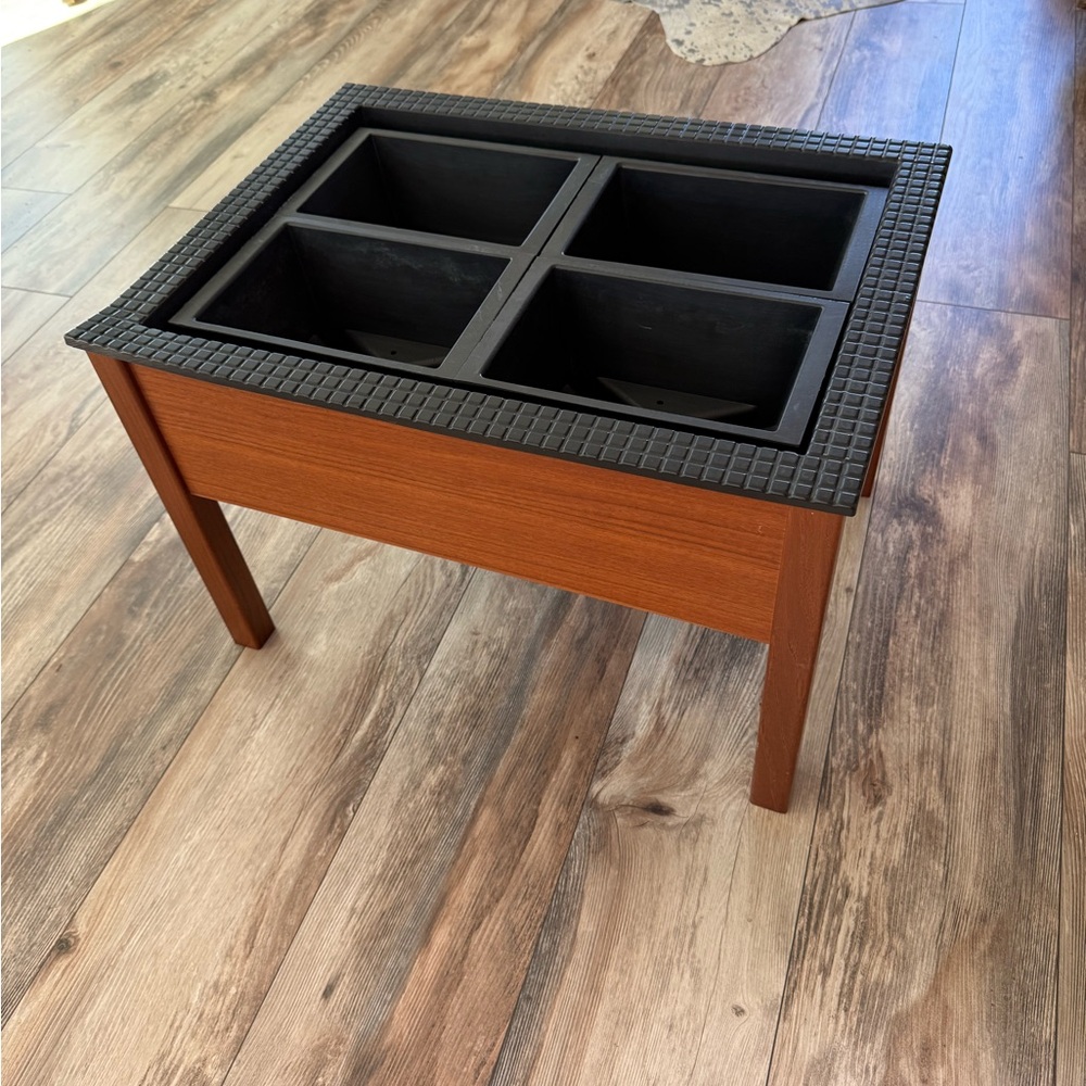 Modernist Danish Teak Planter w/ Insert in the style of Spottrup -Stolefabrik - Picture 6 of 14